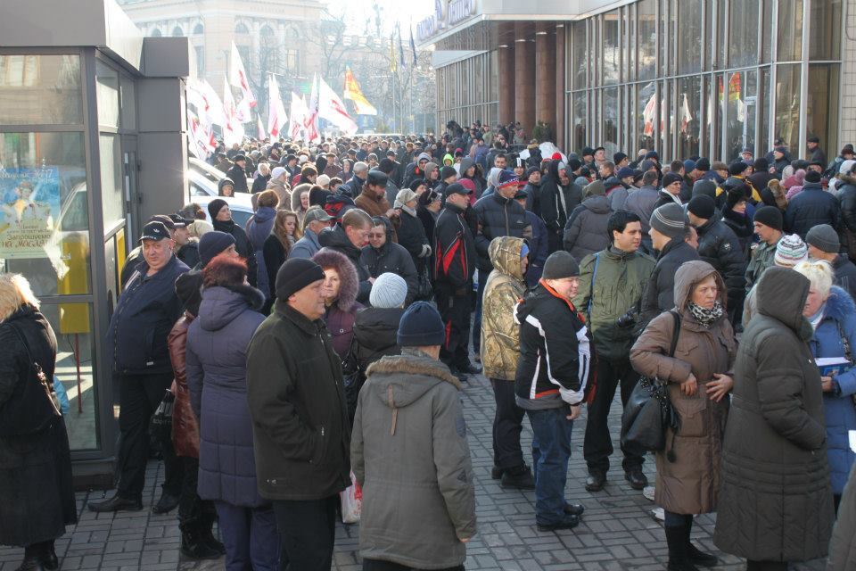 У Ради зібралося 5 тис. прихильників опозиції. Відео