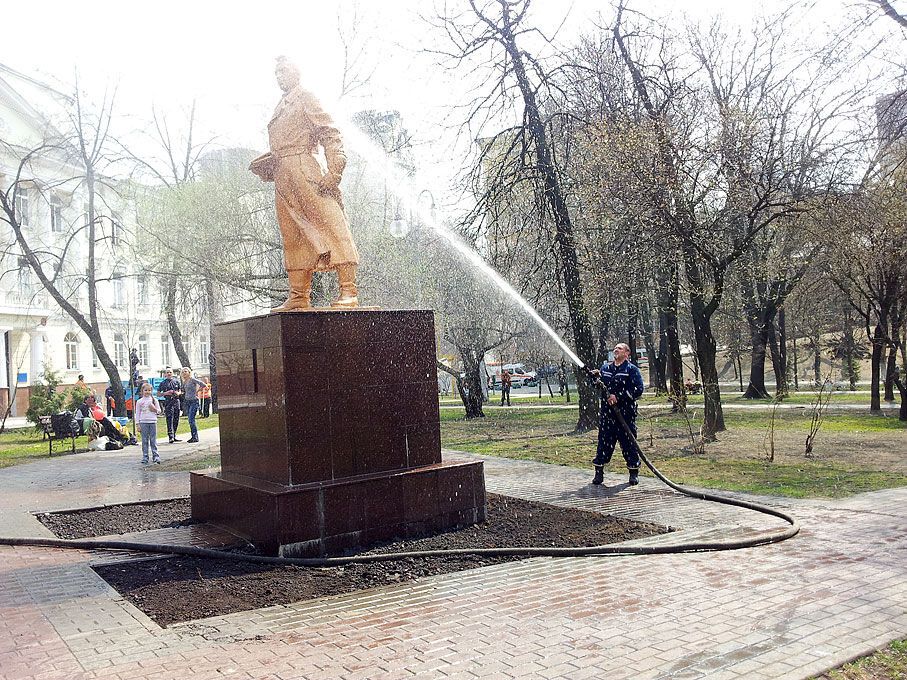 В Киеве на второй субботник пришли 106 тысяч человек