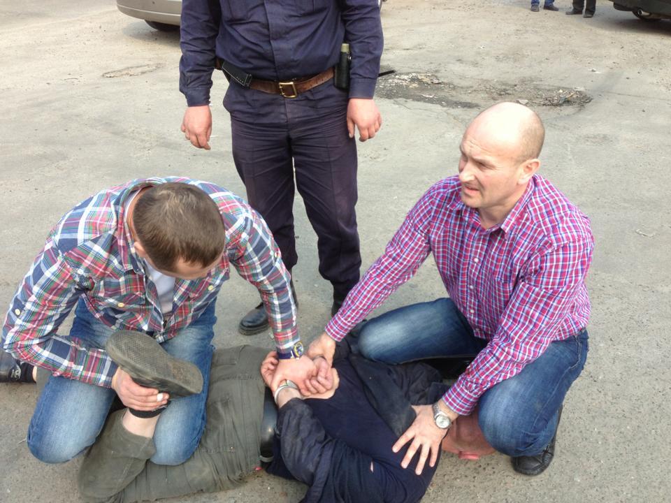 В Киеве милиция задержала протестующих против вырубки деревьев