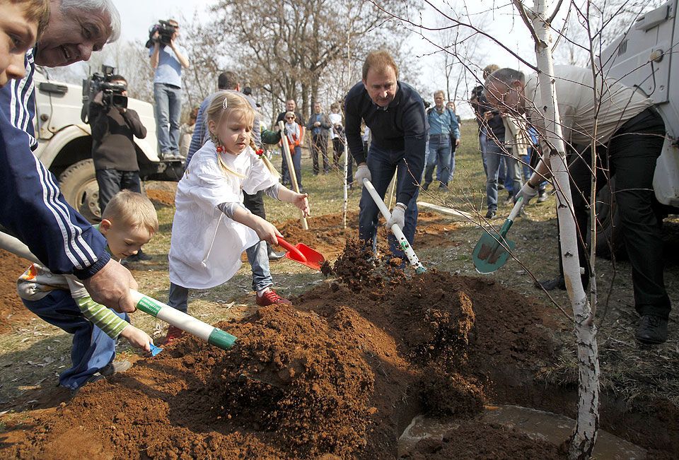 В Киеве на второй субботник пришли 106 тысяч человек