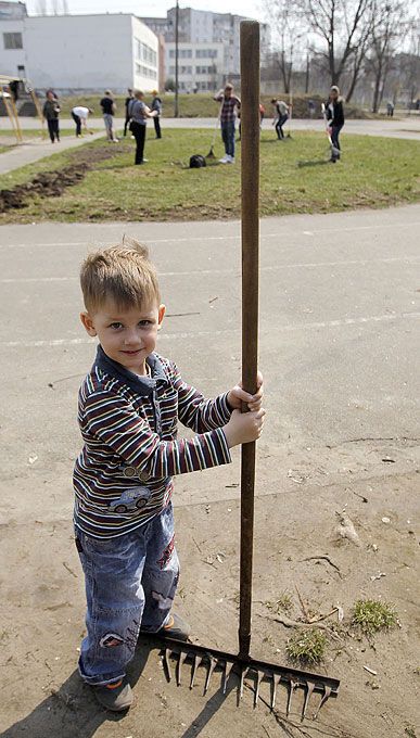 В Киеве на второй субботник пришли 106 тысяч человек