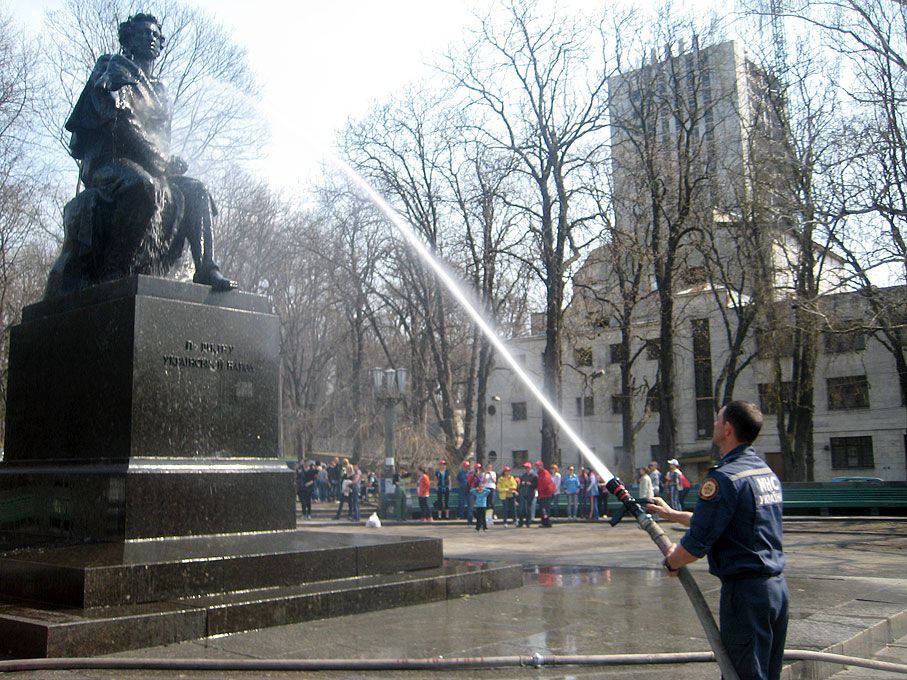 В Киеве на второй субботник пришли 106 тысяч человек