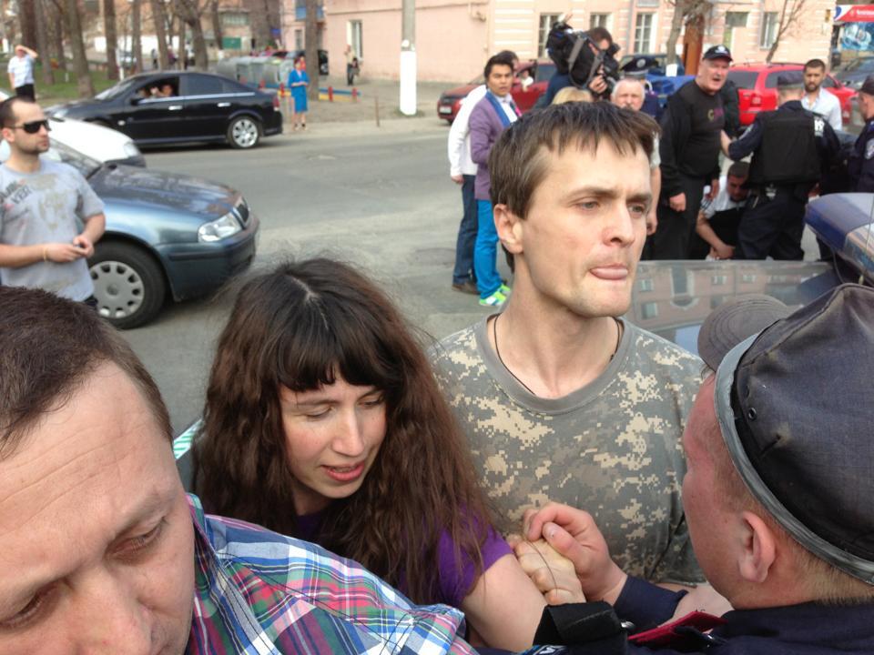 В Киеве милиция задержала протестующих против вырубки деревьев
