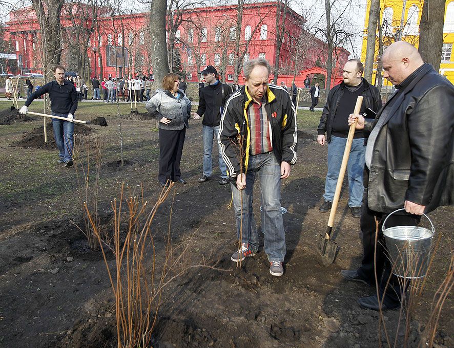 В Киеве на второй субботник пришли 106 тысяч человек