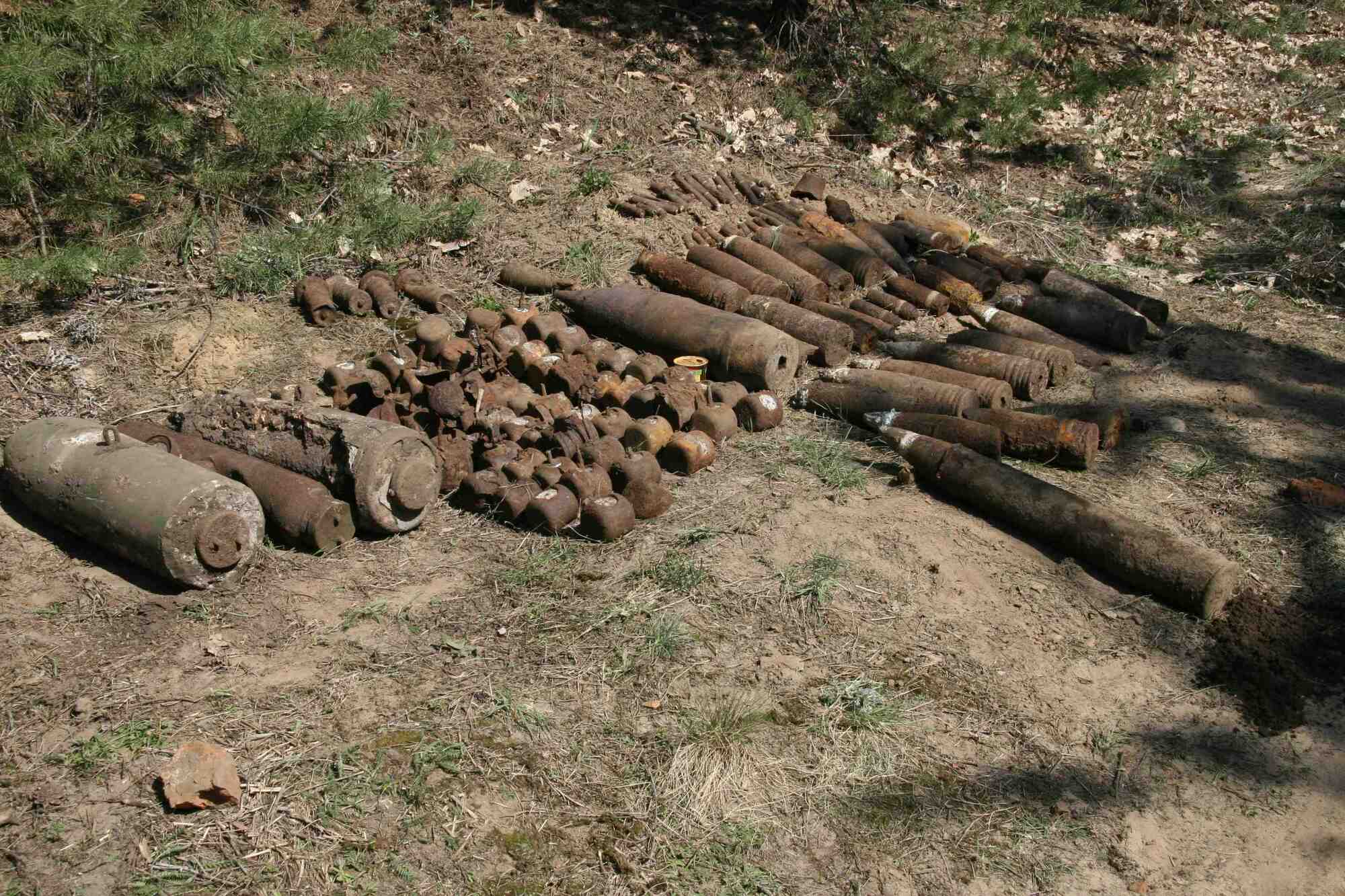 На Харьковщине подорвали 100 боеприпасов ВОВ