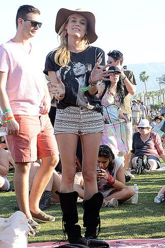 Звезды нарядились в стиле хиппи для Coachella. Фото