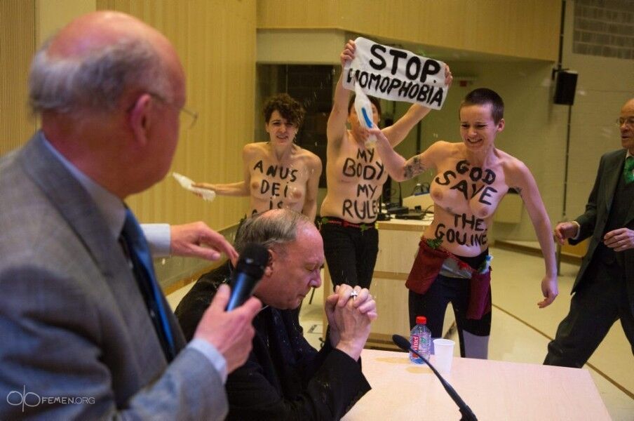 Активістки FEMEN напали на голову католиків Бельгії