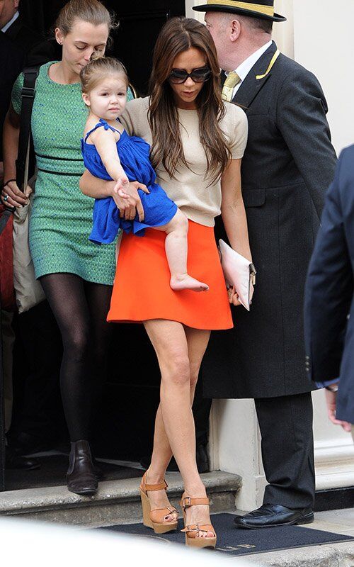 Виктория Бекхэм использует дочь в качестве аксессуара