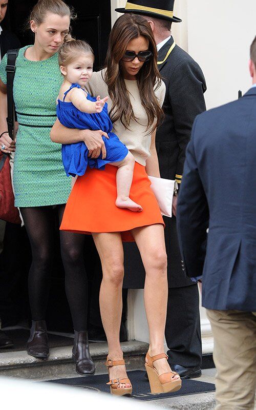 Виктория Бекхэм использует дочь в качестве аксессуара
