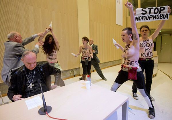 Бельгійські католики назвали активісток FEMEN "истеричками"