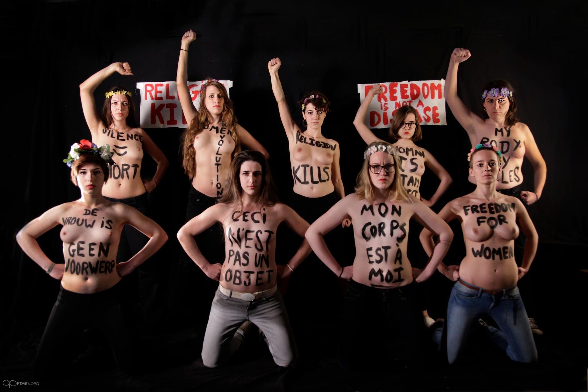 Активістки FEMEN напали на голову католиків Бельгії