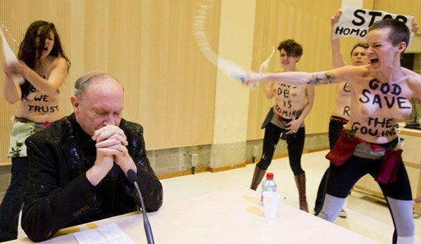Бельгийские католики назвали активисток FEMEN "истеричками"