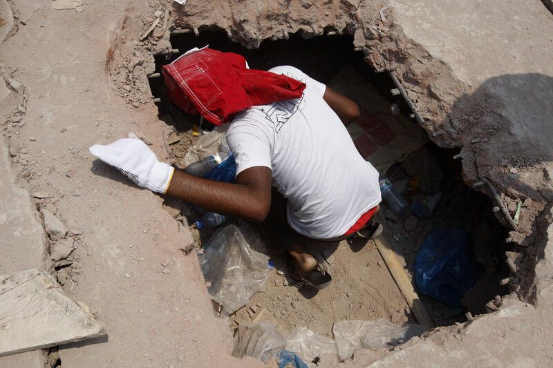 Под завалами здания в Бангладеш уже 247 погибших