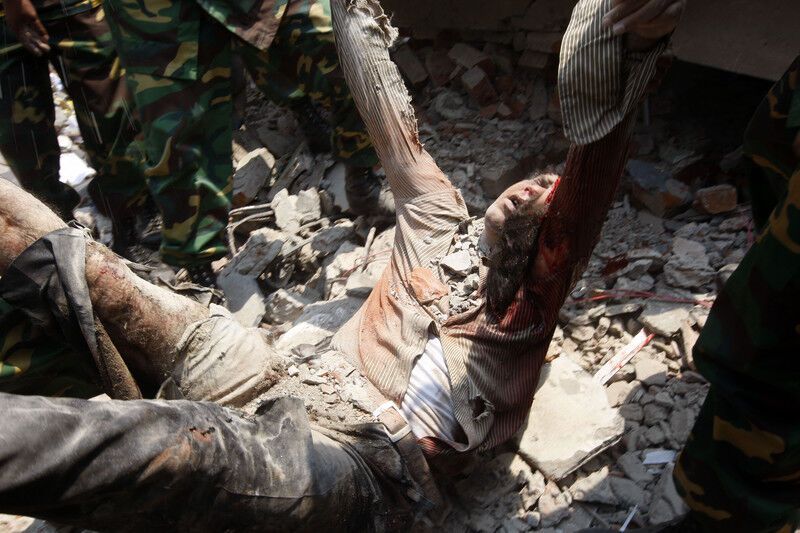 В Бангладеш под завалами здания уже 150 погибших