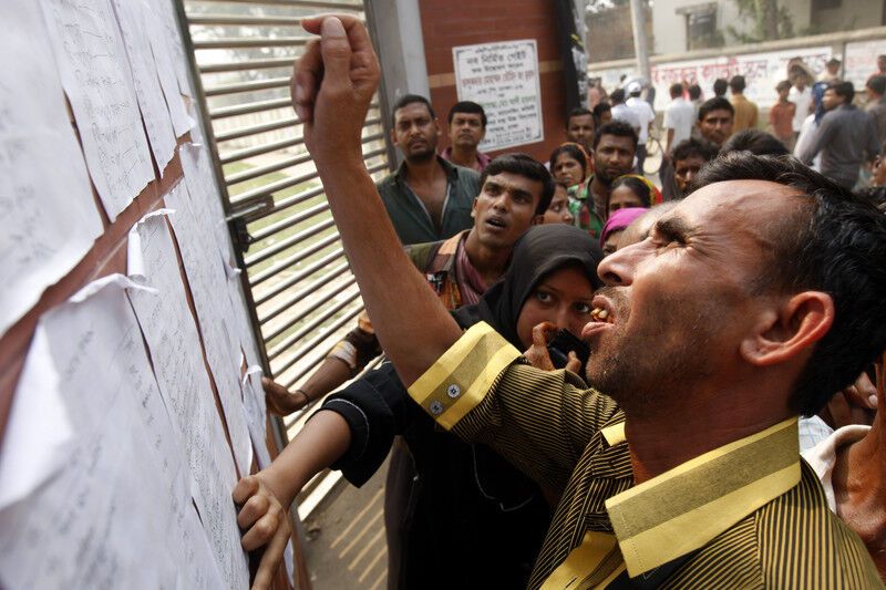 Под завалами здания в Бангладеш уже 247 погибших