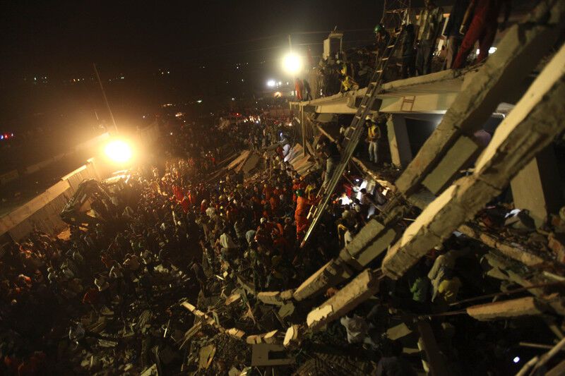 В Бангладеш под завалами здания уже 150 погибших