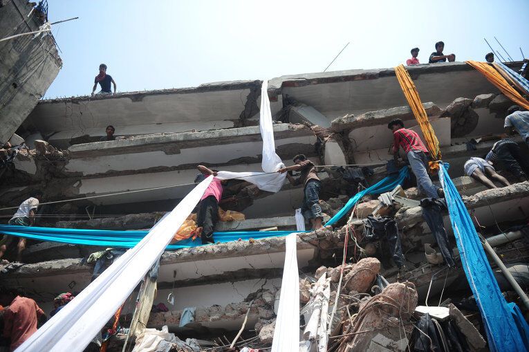 Число жертв обвалення будівлі в Бангладеш досягло 260