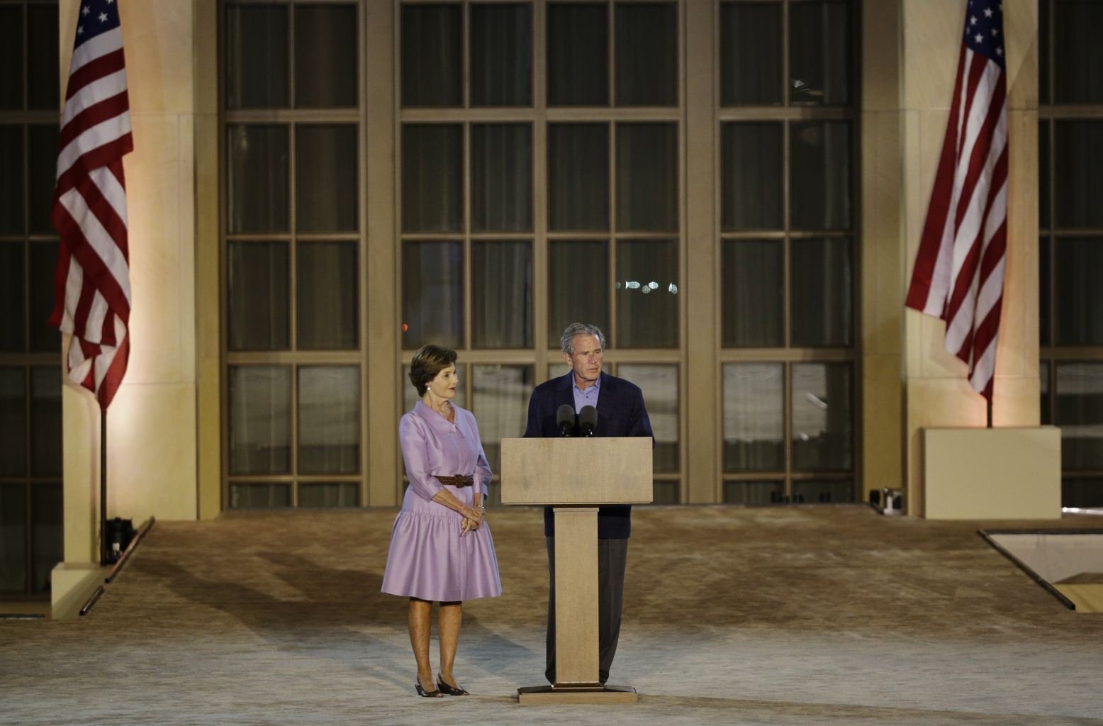 Буш-младший торжественно открыл свой Президентский центр