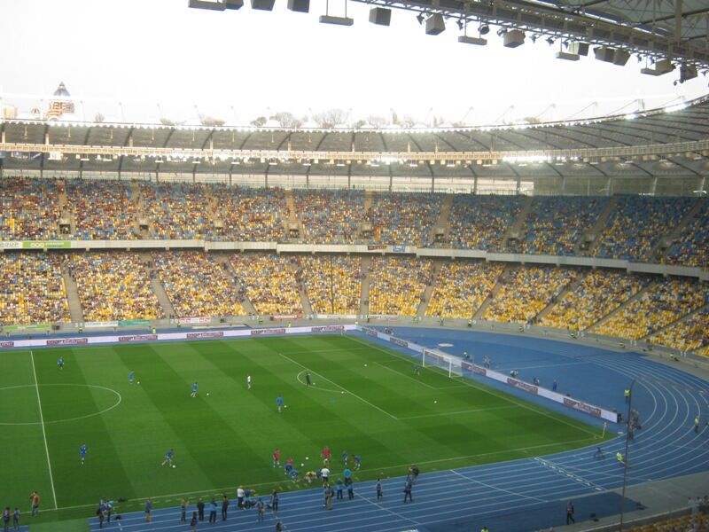 "Олимпийский" встретил "Динамо" и "Днепр" пустыми трибунами. Фото