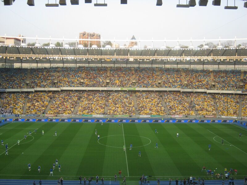 "Олимпийский" встретил "Динамо" и "Днепр" пустыми трибунами. Фото