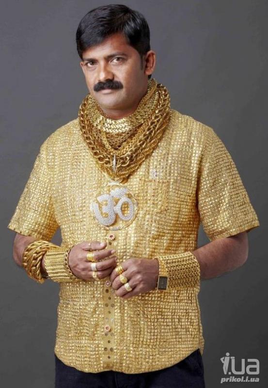 Индийский бизнесмен носит золотую рубашку за $250 000
