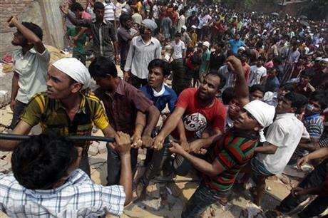 У Бангладеш вже 340 загиблих через обвал будівлі