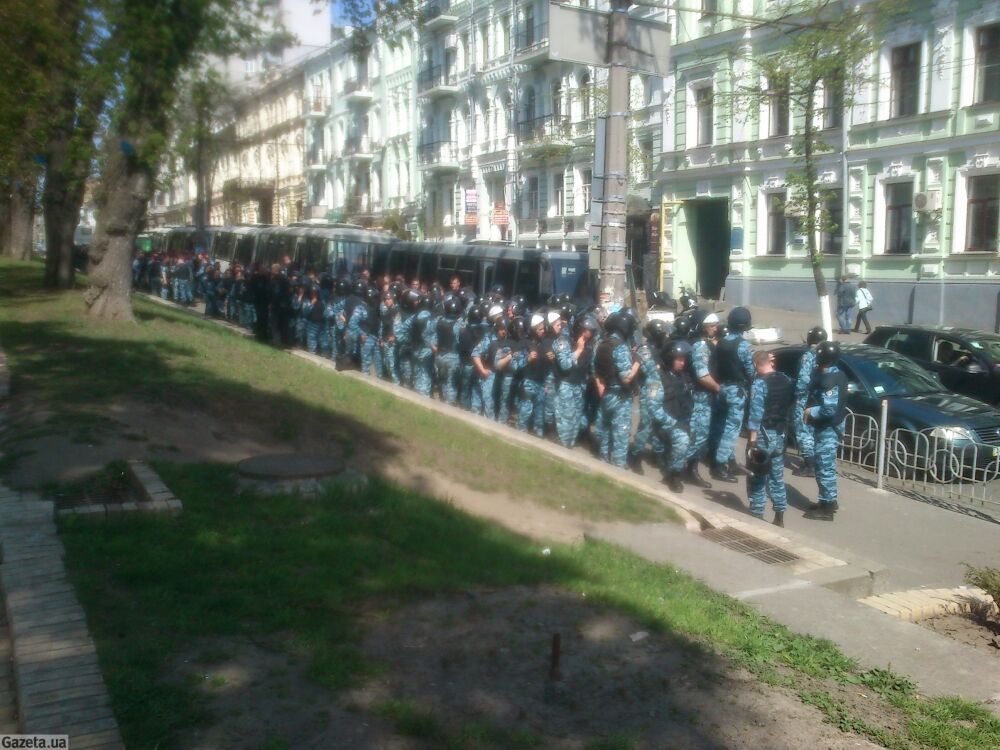 Фанаты "Динамо" и "Днепра" блокировали центр Киева