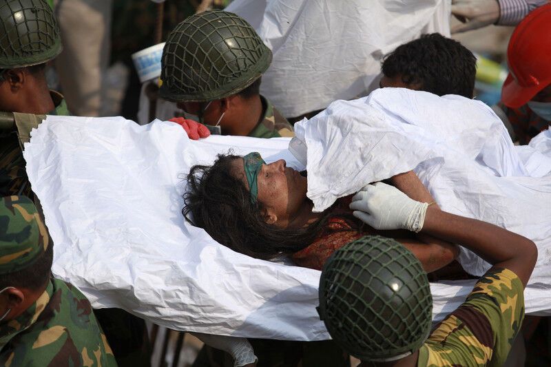 Число жертв обрушения в Бангладеш превысило 360