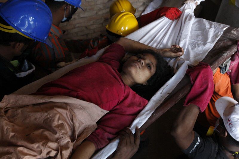 Число жертв обвалення в Бангладеш перевищило 360