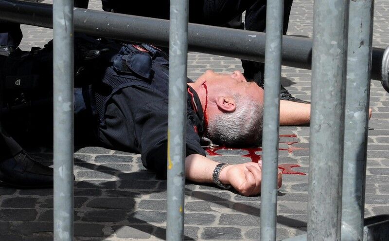 В результате стрельбы в Риме ранили случайную прохожую