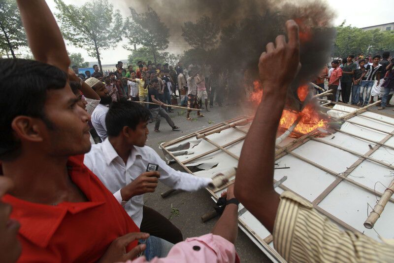 Число жертв обвалення в Бангладеш перевищило 360