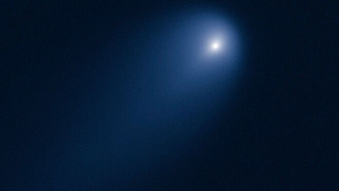 На Землю переданы снимки "кометы века"