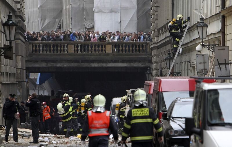 При взрыве в Праге пострадали 35 человек - спасатели