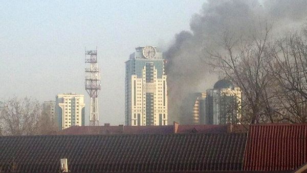 Названа попередня причина пожежі в багатоповерхівці в Грозному
