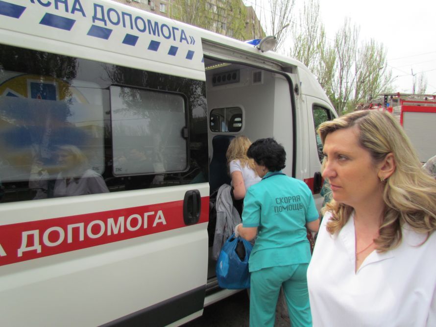 На Донбассе перевернулась переполненная маршрутка: 25 пострадавших