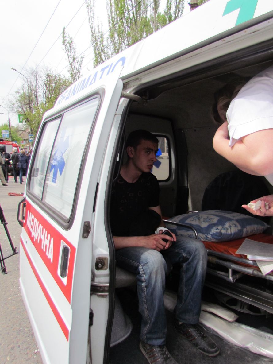 На Донбассе перевернулась переполненная маршрутка: 25 пострадавших