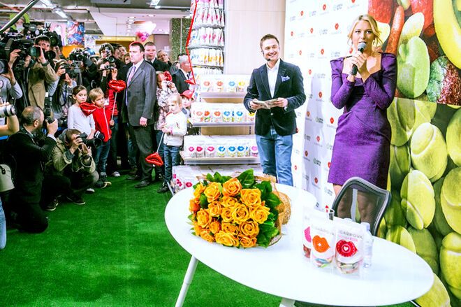 Шарапова привезла свои сладости в Москву. Фото