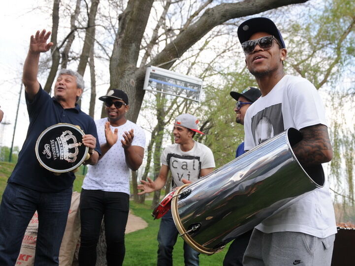 "Шахтер" отпраздновал чемпионство шашлыками под песни бразильцев