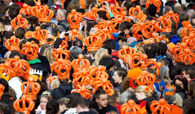 Мільйон "помаранчевих" голландців вітає нового монарха