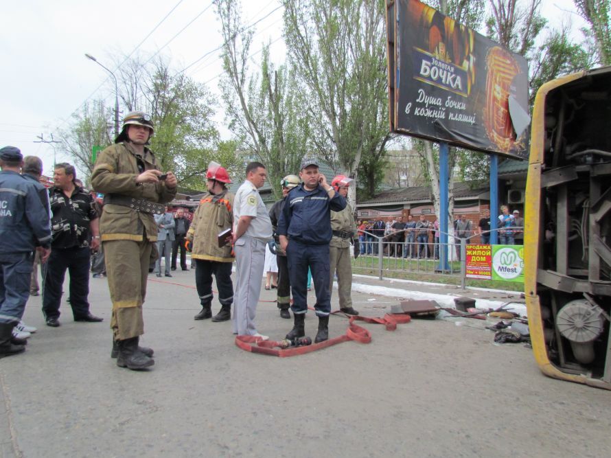 На Донбассе перевернулась переполненная маршрутка: 25 пострадавших