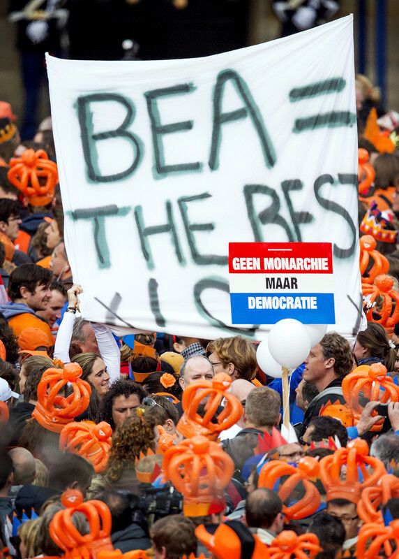 Миллион "оранжевых" голландцев приветствует нового монарха