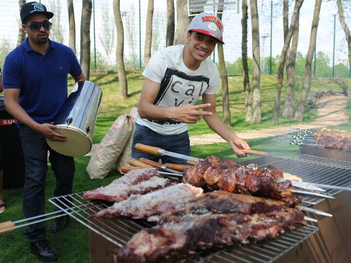 "Шахтер" отпраздновал чемпионство шашлыками под песни бразильцев