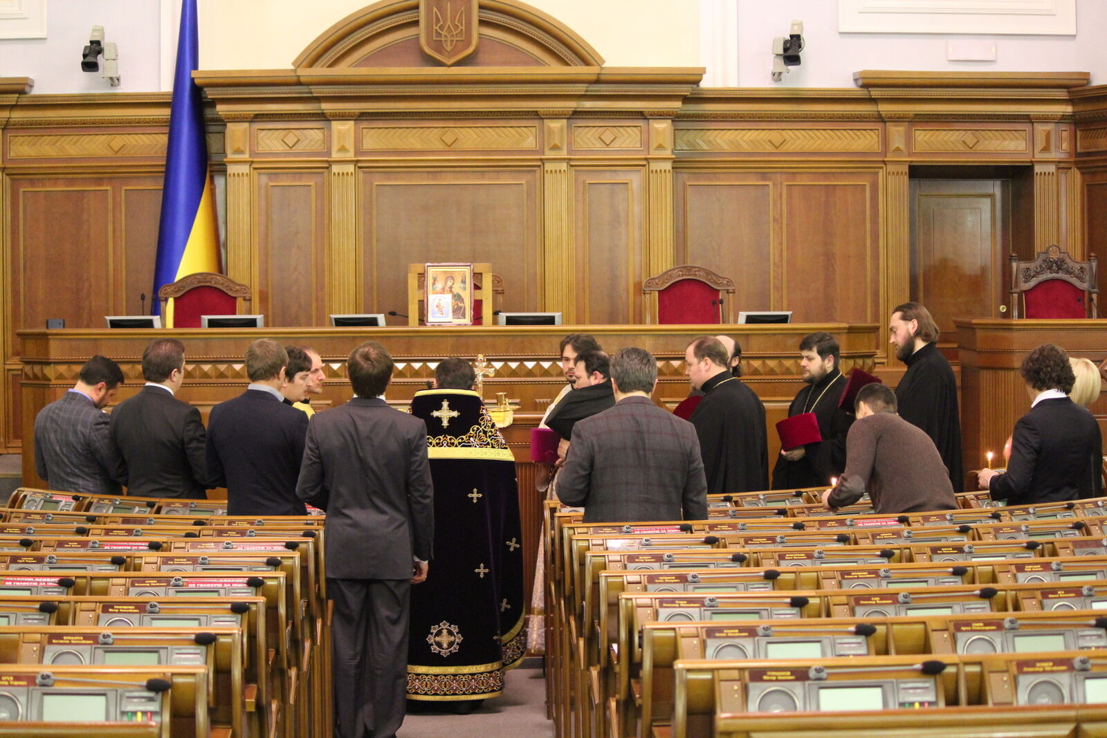 У Раді провели молебень за припинення ворожнечі