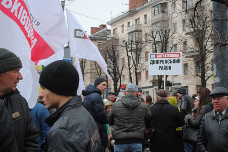 На мітинг опозиції в Житомир привезли киян