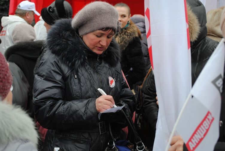 На мітинг опозиції в Житомир привезли киян