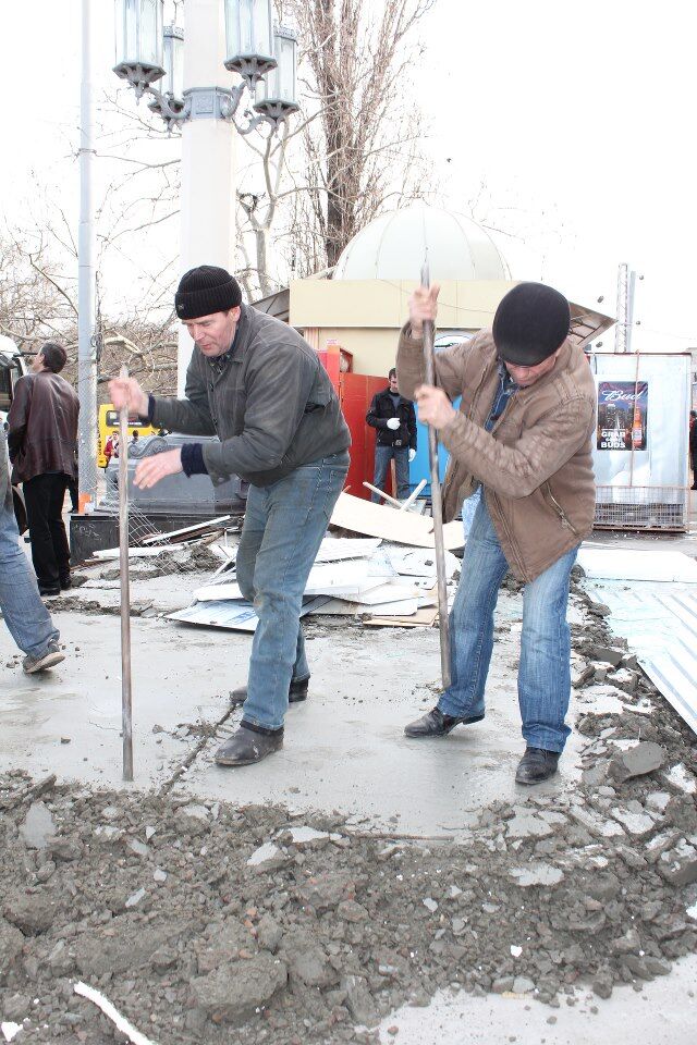 Костусєв розбив кувалдою одеський МАФ