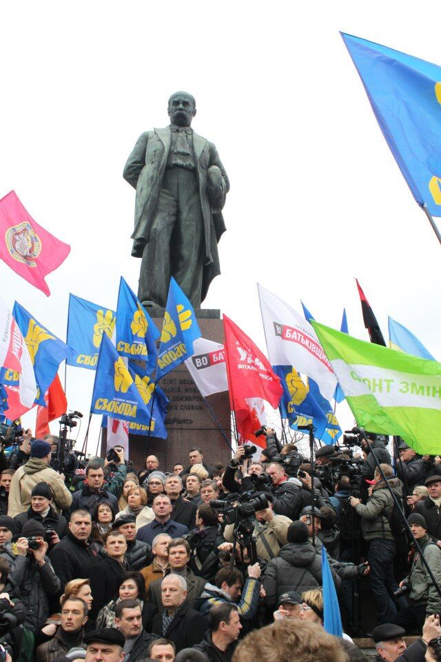 Митинг оппозиции около памятника Шевченко