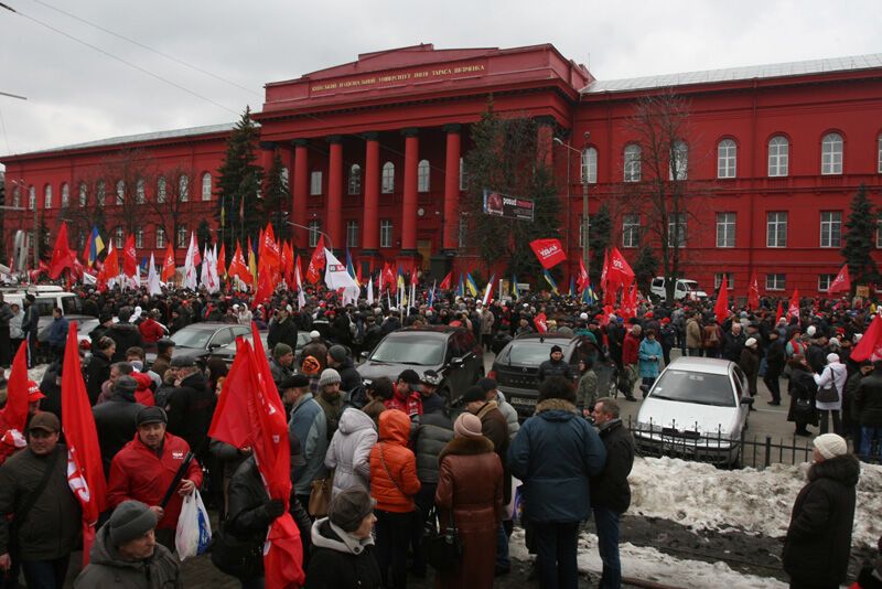 Митинг оппозиции около памятника Шевченко