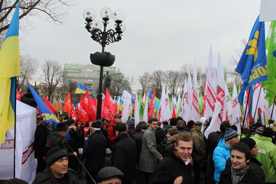 Митинг оппозиции около памятника Шевченко