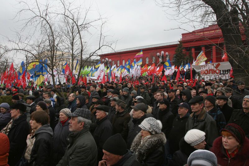 Митинг оппозиции около памятника Шевченко